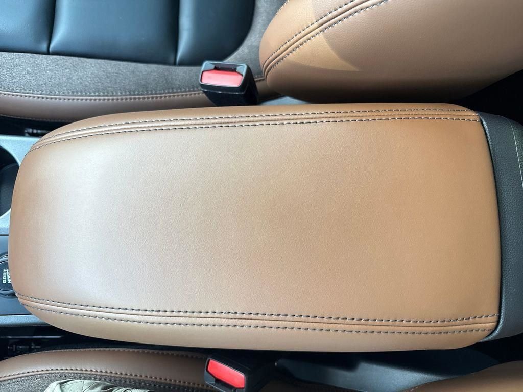 New 2025 Velocity Blue Metallic Ford Outer Banks® image 38