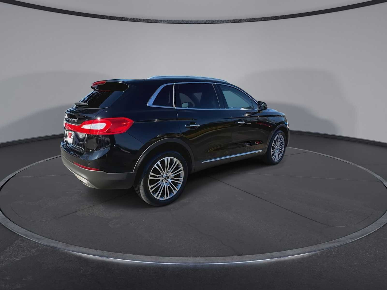 Used 2018 Black Velvet Lincoln Reserve image 8