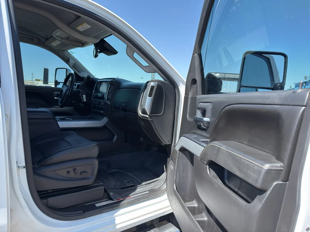 Used 2016 SUMMIT WHITE Chevrolet LTZ image 19