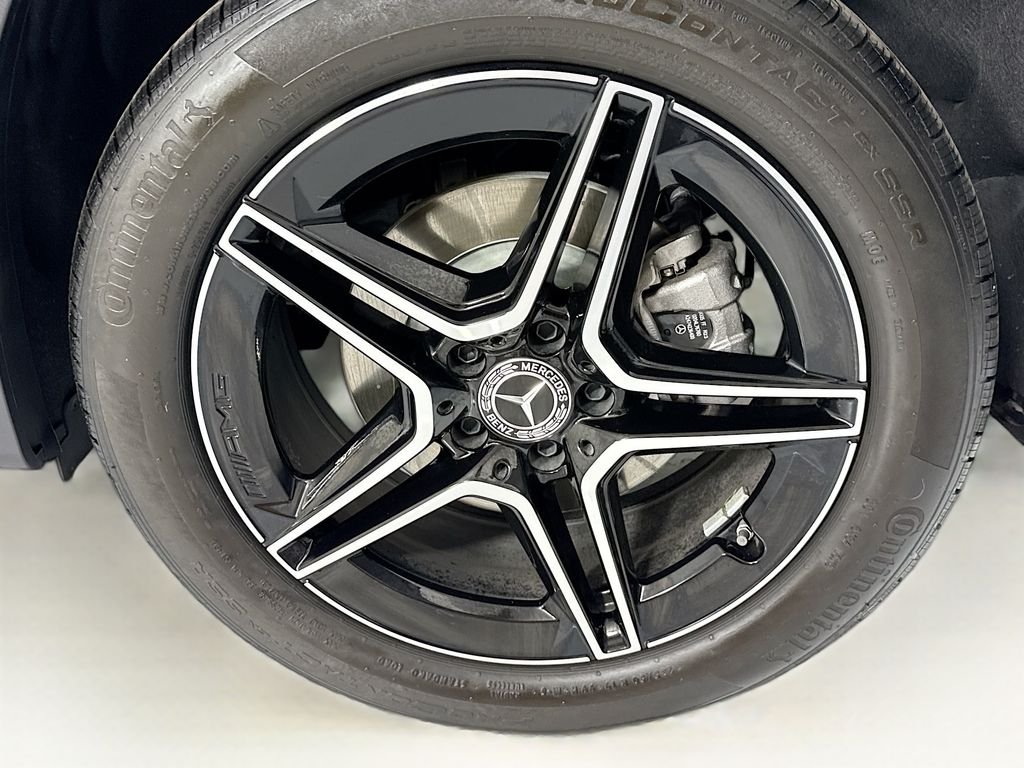 Used 2025 Night Black Mercedes-Benz GLB 250 image 31