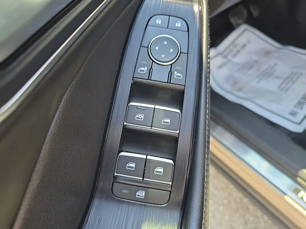 Used 2023 Gold Nissan Platinum image 16
