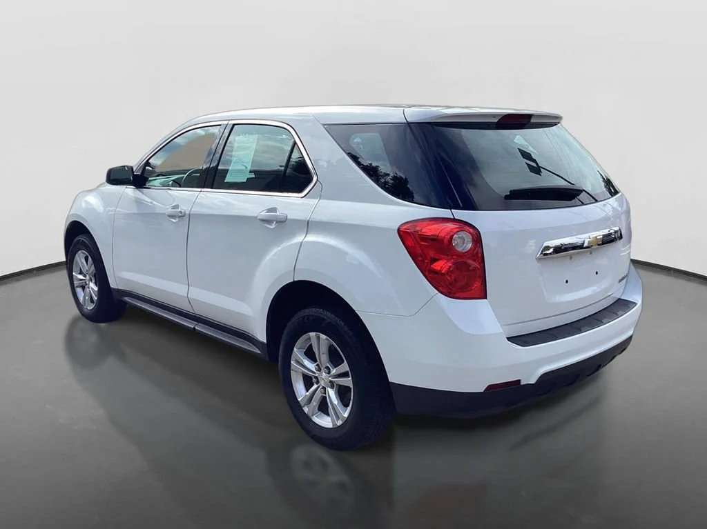 Used 2015 SUMMIT WHITE Chevrolet LS image 7