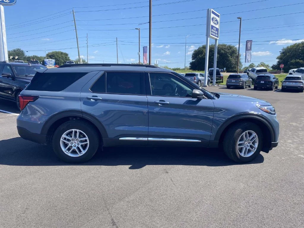 Used 2025 Blue Ford Active image 2
