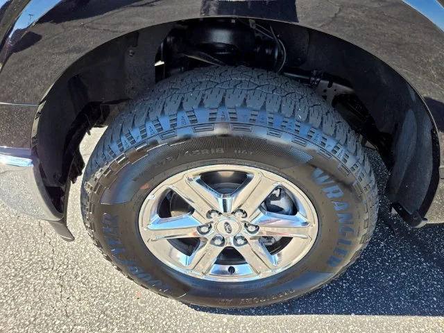 Used 2025 Black Ford XLT image 23