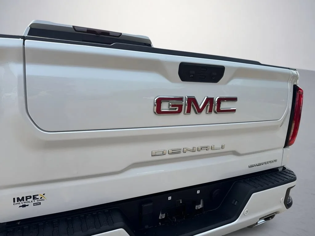 Used 2022 White Frost Tricoat GMC Denali image 37