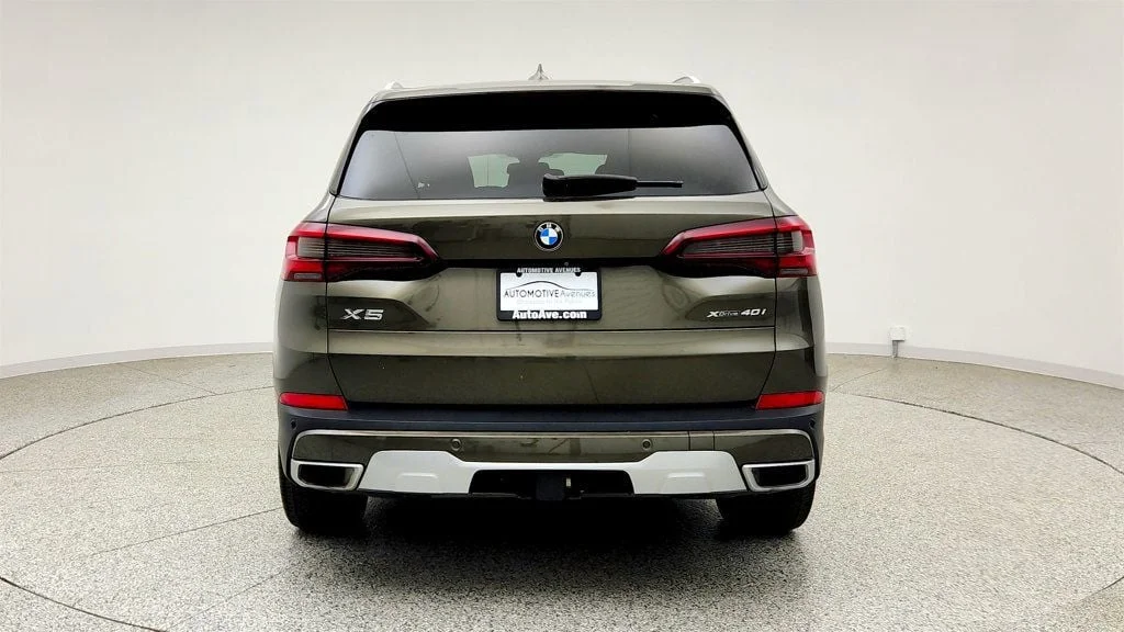 Used 2020 Manhattan Green Metallic BMW xDrive40i SAV w/ Vernasca Leather & Convenience Pkg image 6