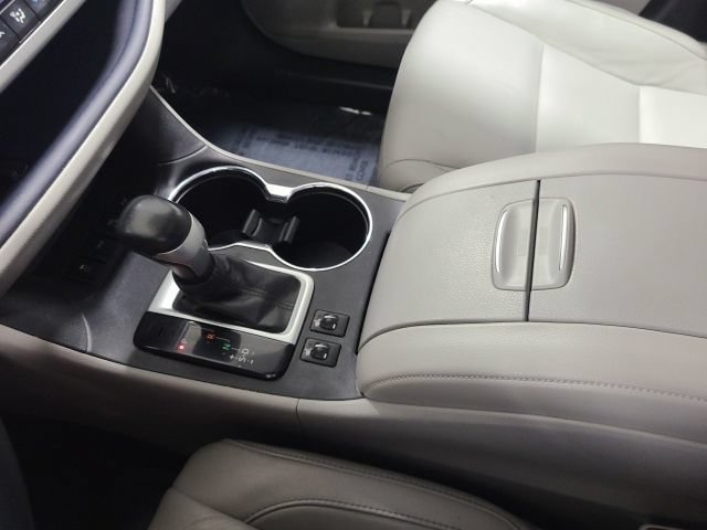 Used 2015 Predawn Gray Mica Toyota XLE image 30