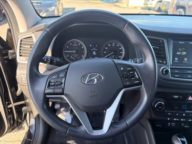Used 2018 Black Noir Pearl Hyundai Value image 20