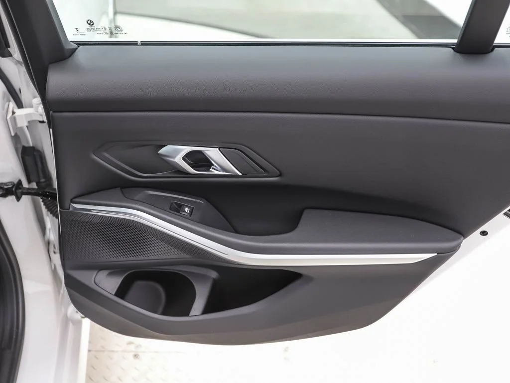 2025 BMW 3 Series 330i - Photo 24