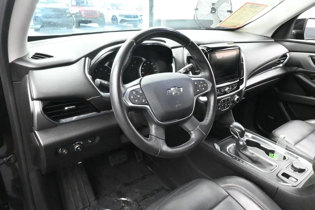 Used 2021 Mosaic Black Metallic Chevrolet RS image 10