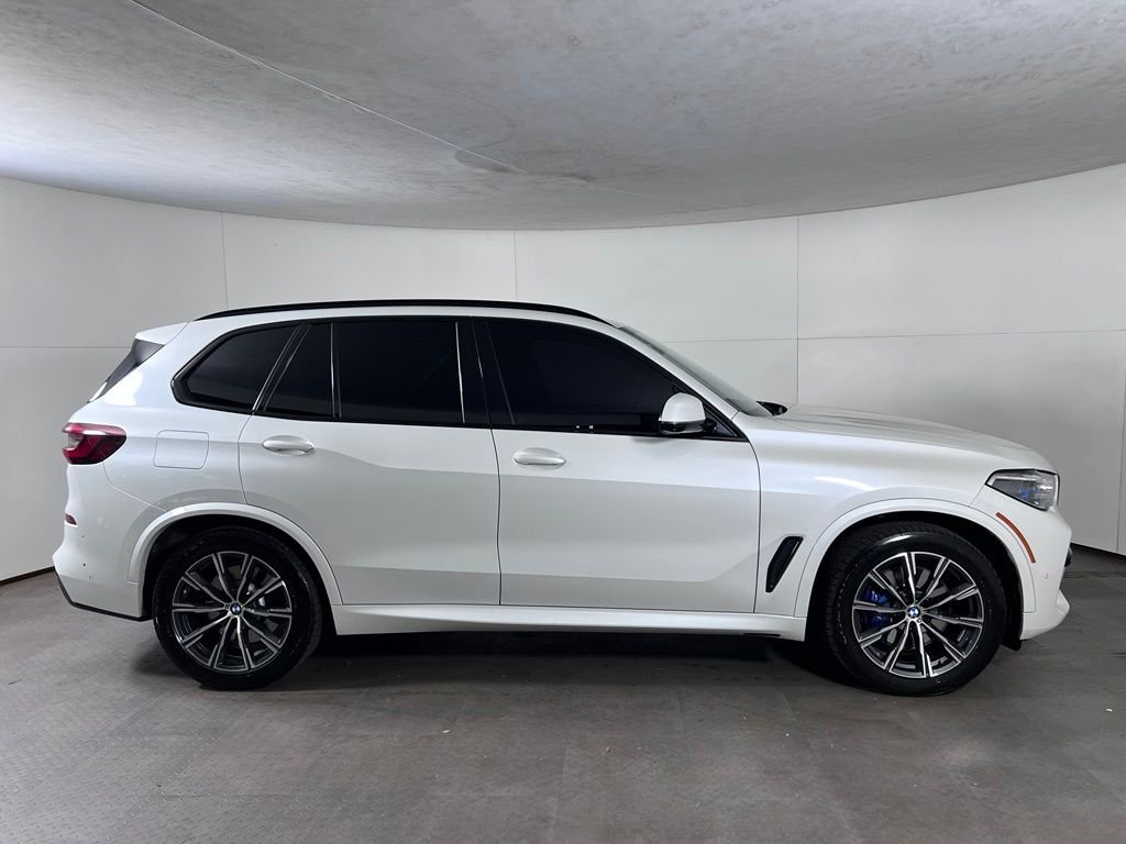 Used 2021 White BMW xDrive40i image 8