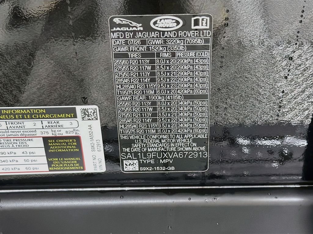 New 2027 Santorini Black Land Rover Dynamic SE P400 image 34