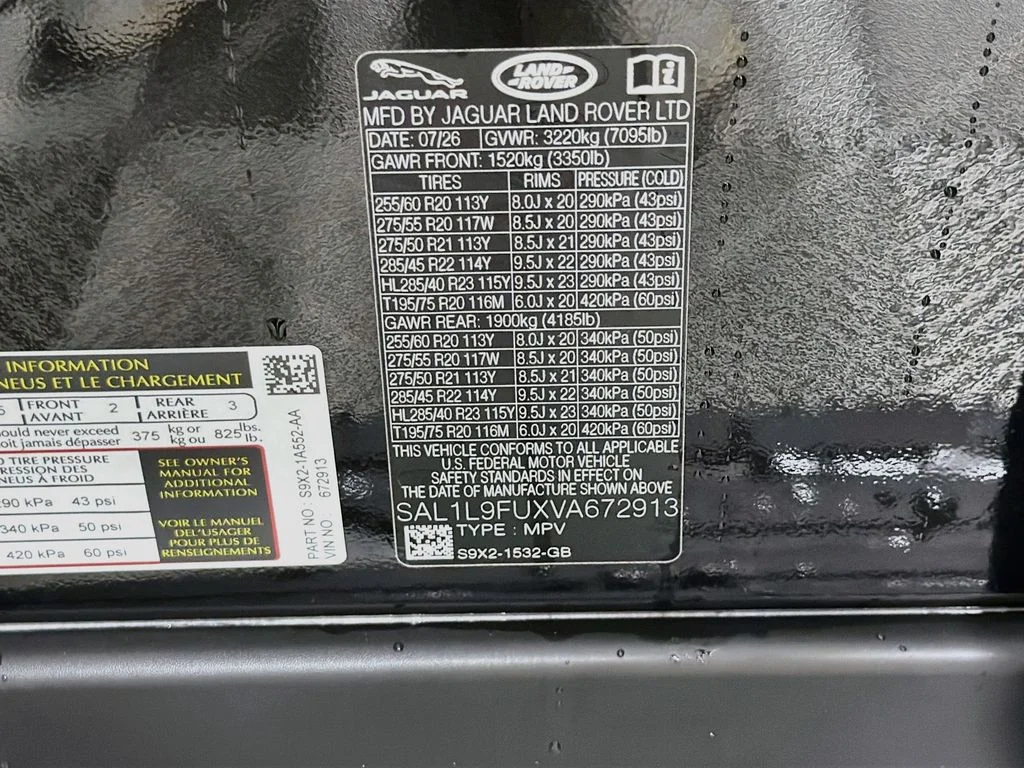 New 2027 Santorini Black Land Rover Dynamic SE image 34