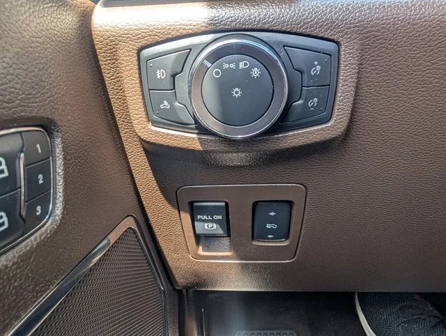 Used 2018 White Ford King Ranch image 32