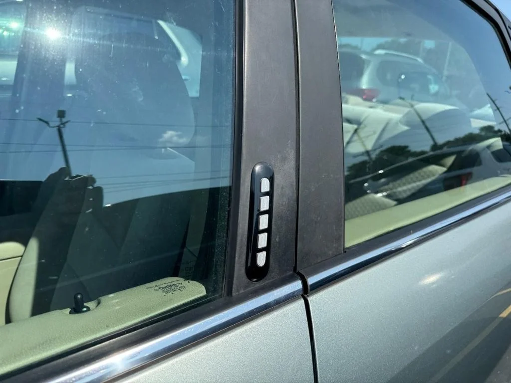 Used 2005 Titanium Green Metallic Ford SE image 8