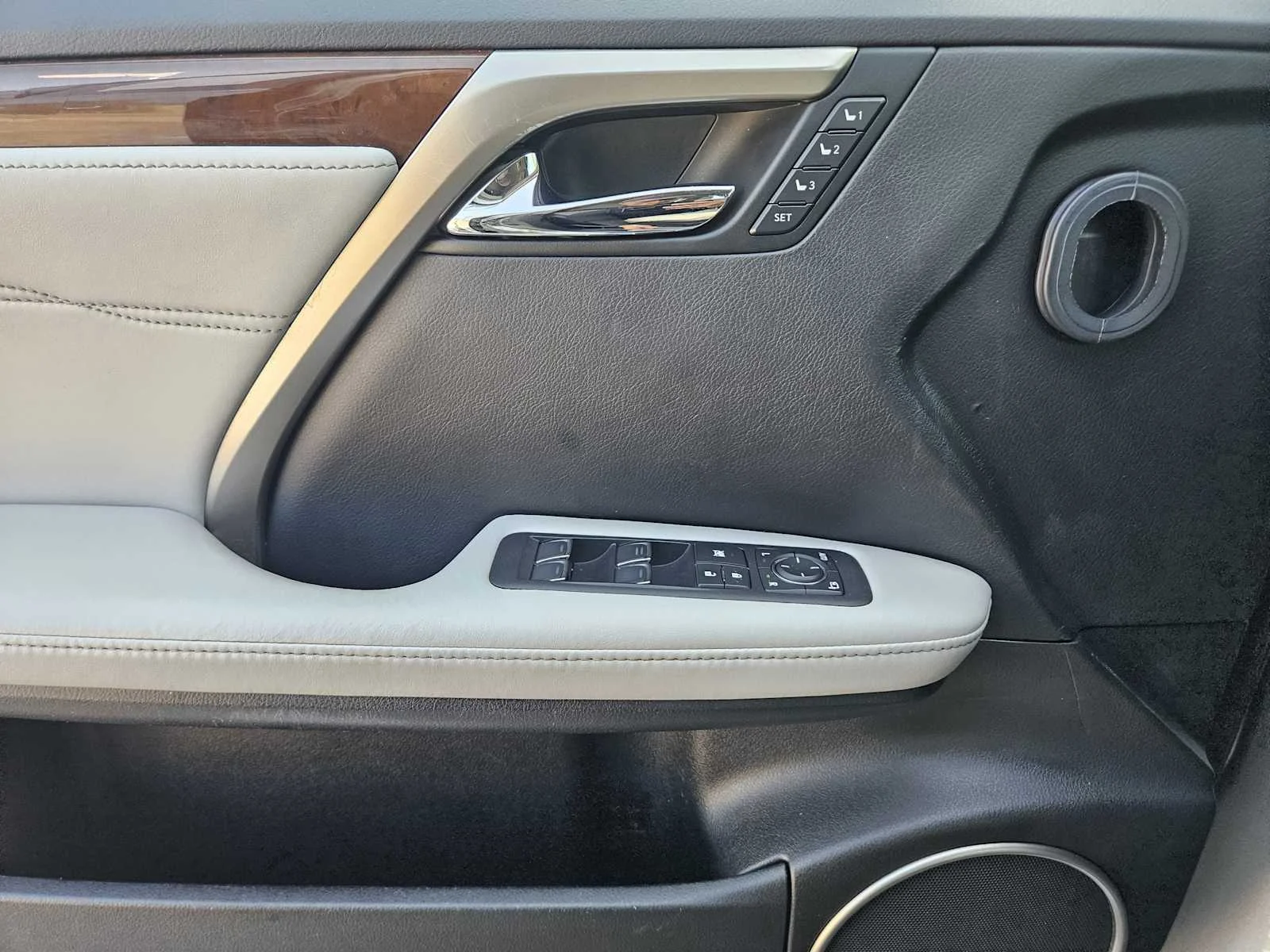 Used 2019 Atomic Silver Lexus  image 18
