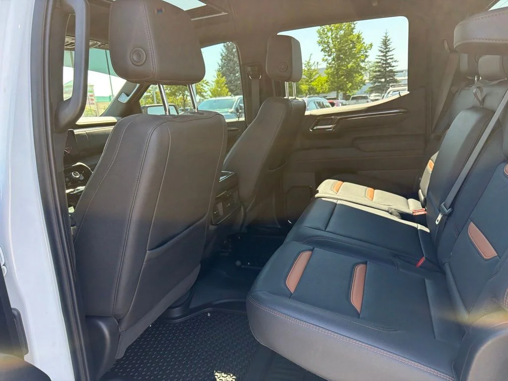 Used 2025 White GMC AT4 image 18