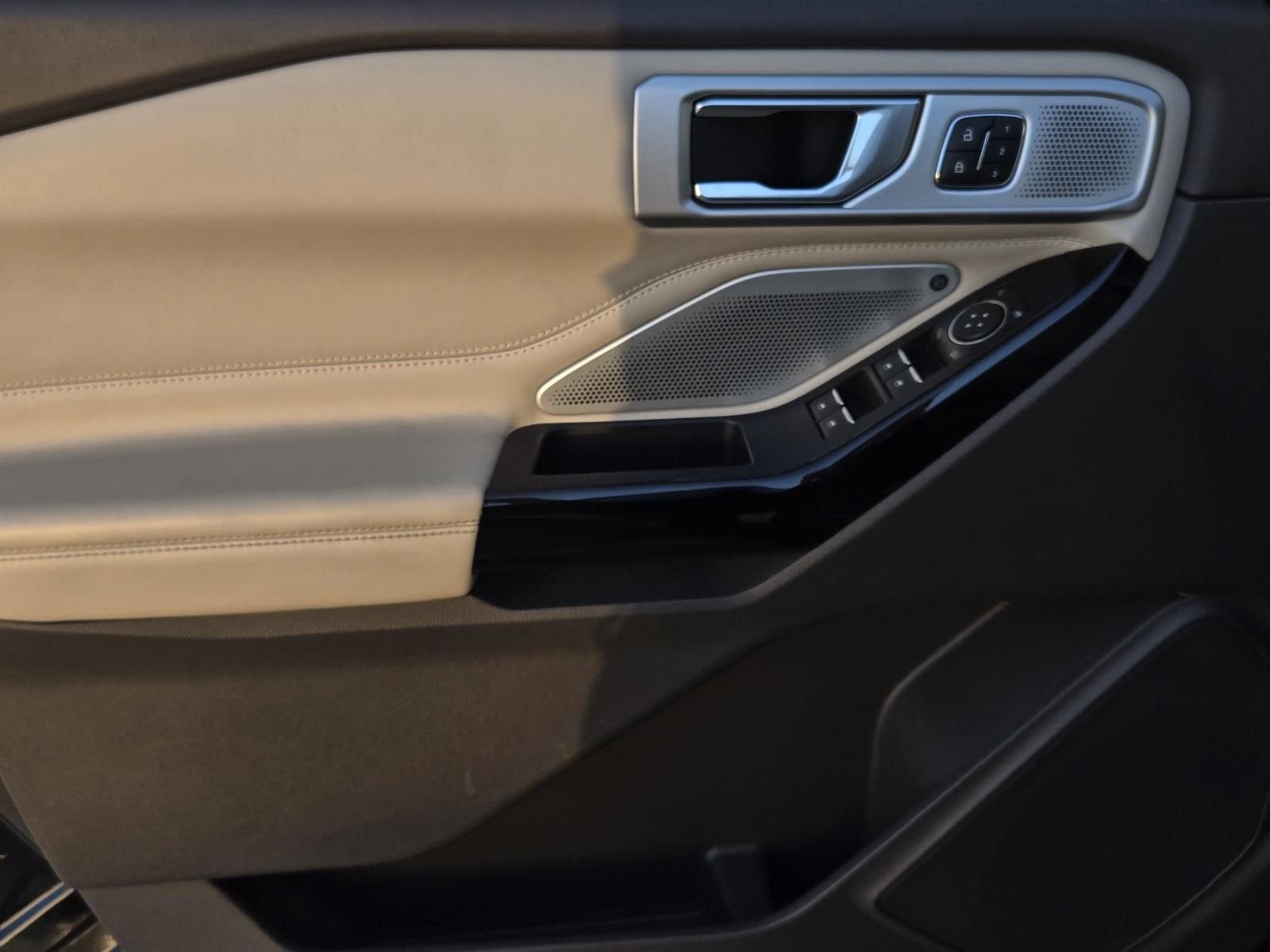 2021 Ford Explorer Platinum - Photo 24