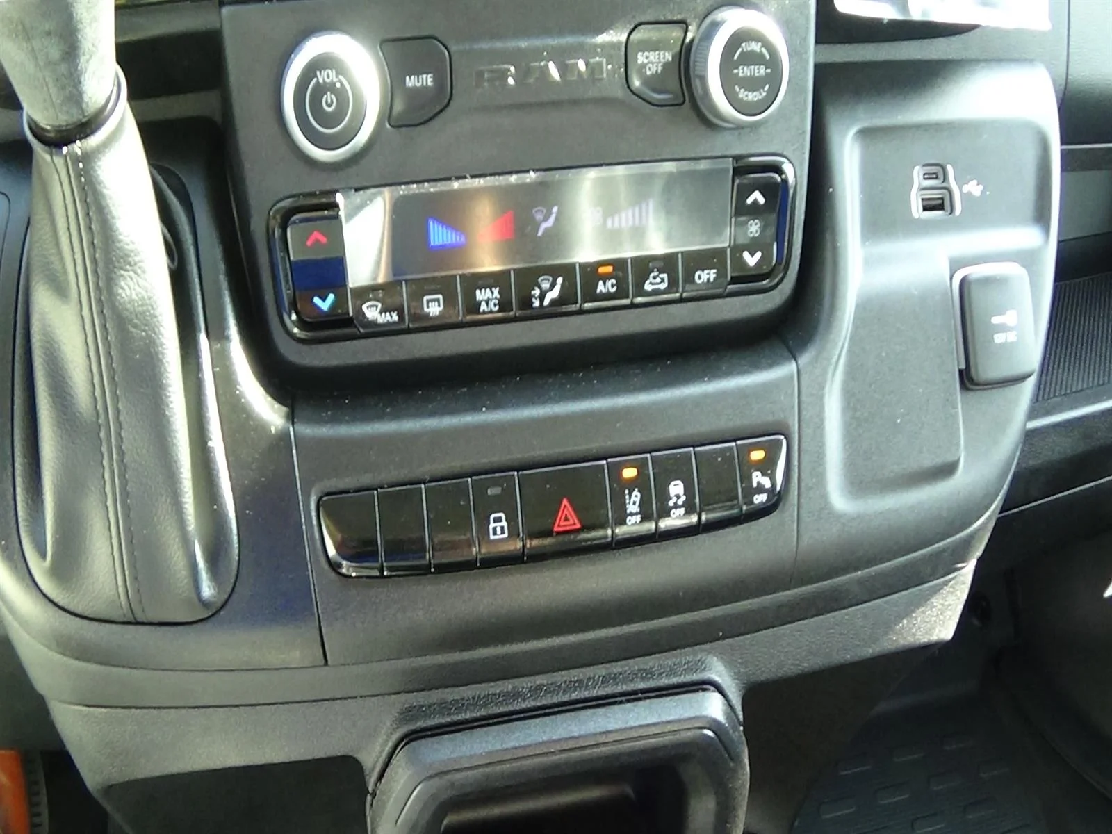Used 2025 Bright White Clear Coat (pw7) RAM Tradesman 2500 image 22