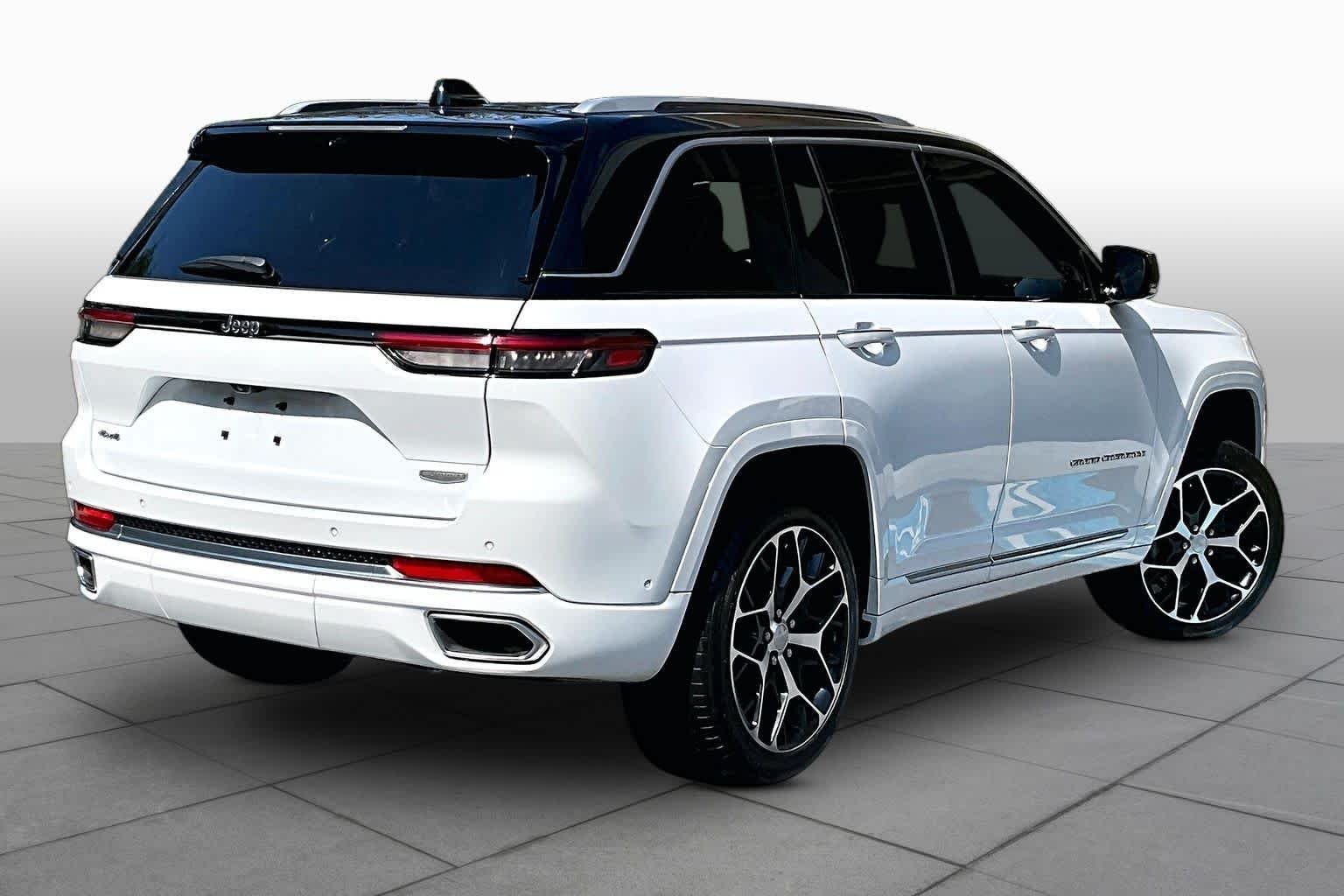 Used 2022 Bright White Clearcoat Jeep Summit image 13