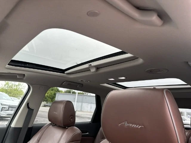 Used 2018 White Buick Avenir image 18