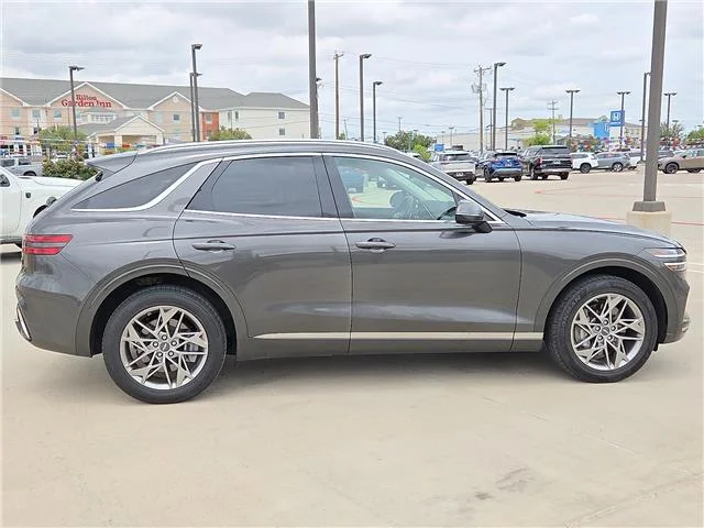 Used 2025 Makalu Gray Genesis 2.5T All-Wheel Drive image 4