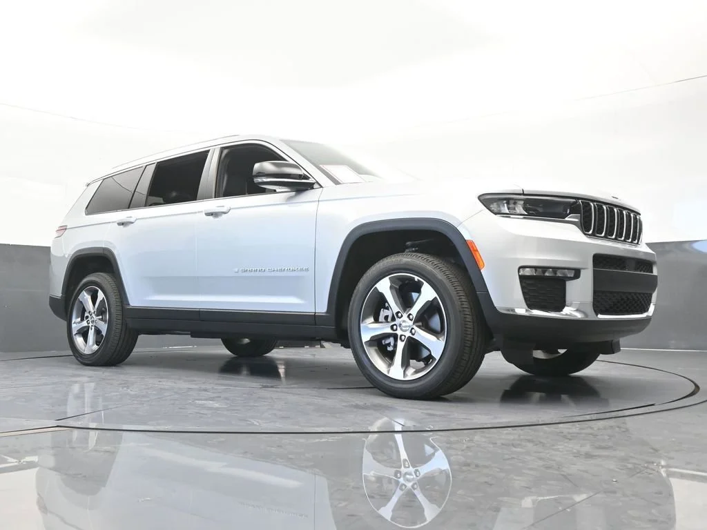 Used 2025 Silver Jeep Limited image 64