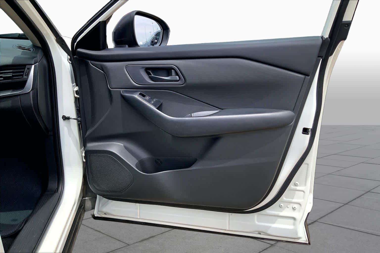 Used 2024 Glacier White Nissan S image 22