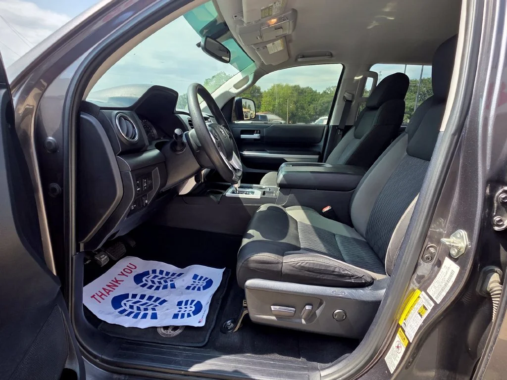 Used 2015 Gray Toyota SR5 image 12