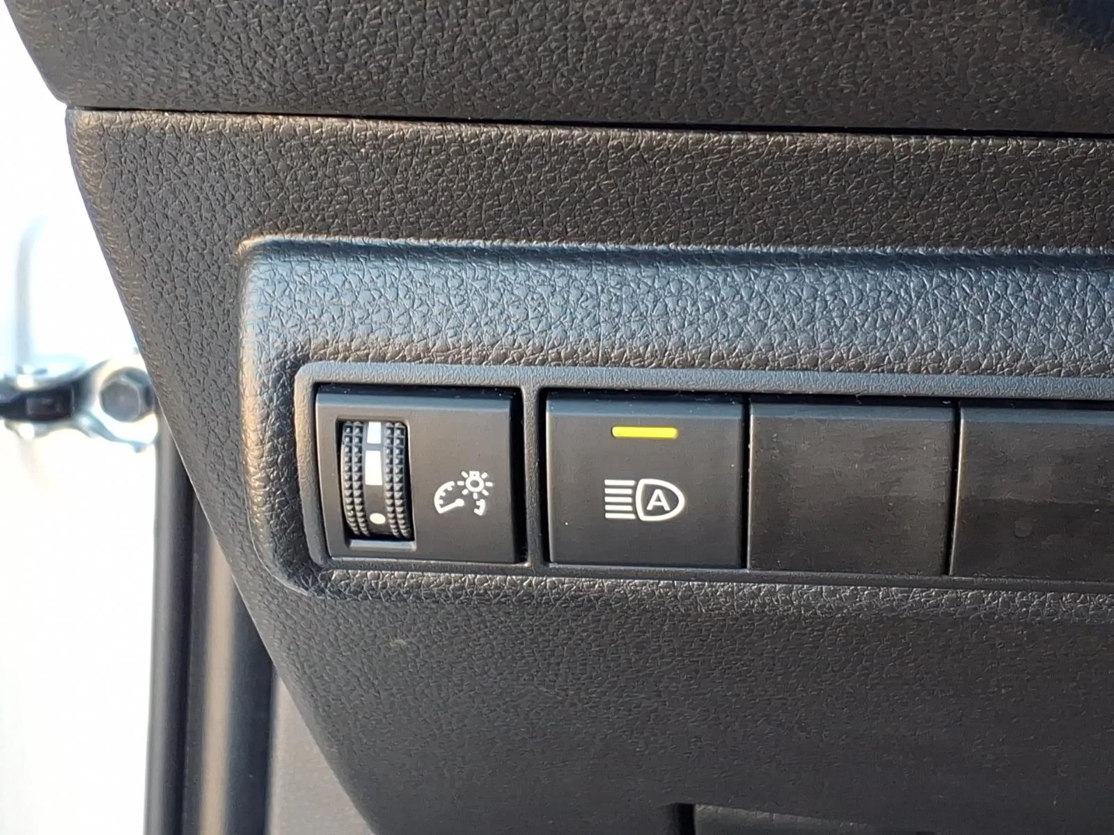Used 2025 Wind Chill Pearl Toyota LE image 19