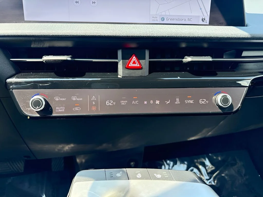 Used 2024 Blue Kia Light image 10