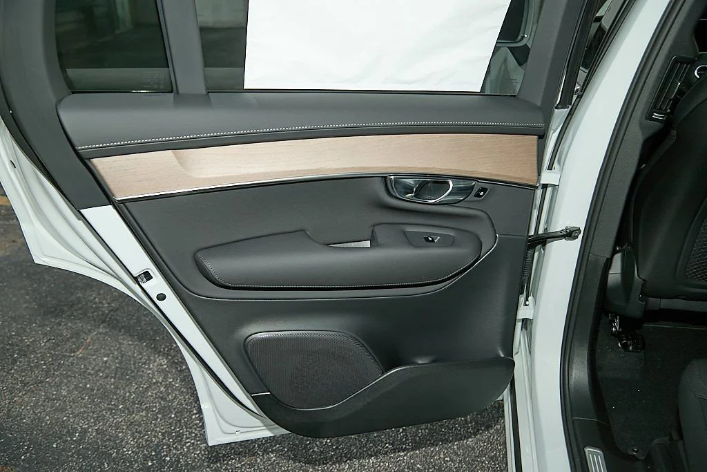 New 2026 Crystal White Volvo Plus image 17