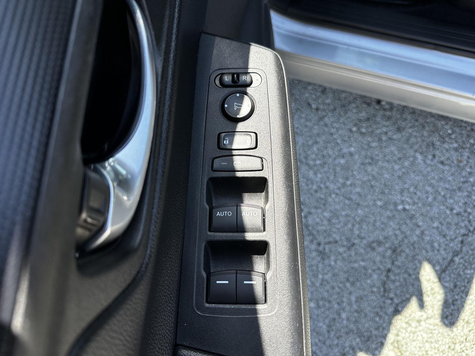 Used 2023 Lunar Silver Metallic Honda EX image 9