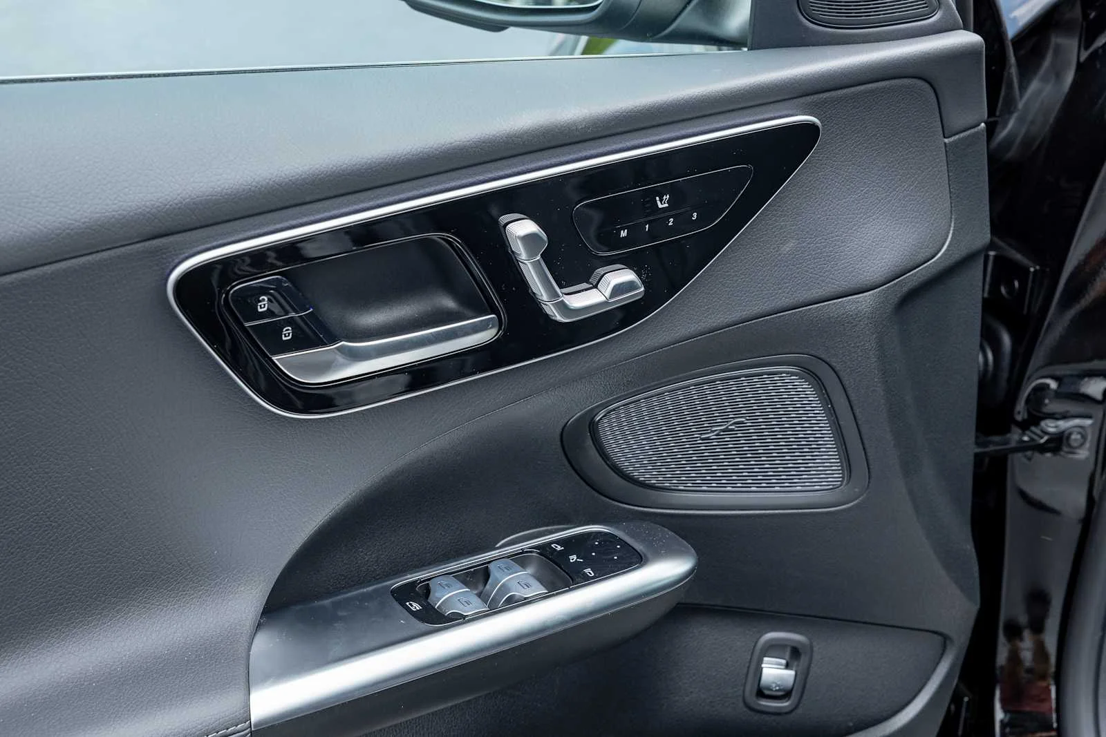2025 Mercedes-Benz C-Class Sedan C 300 - Photo 9