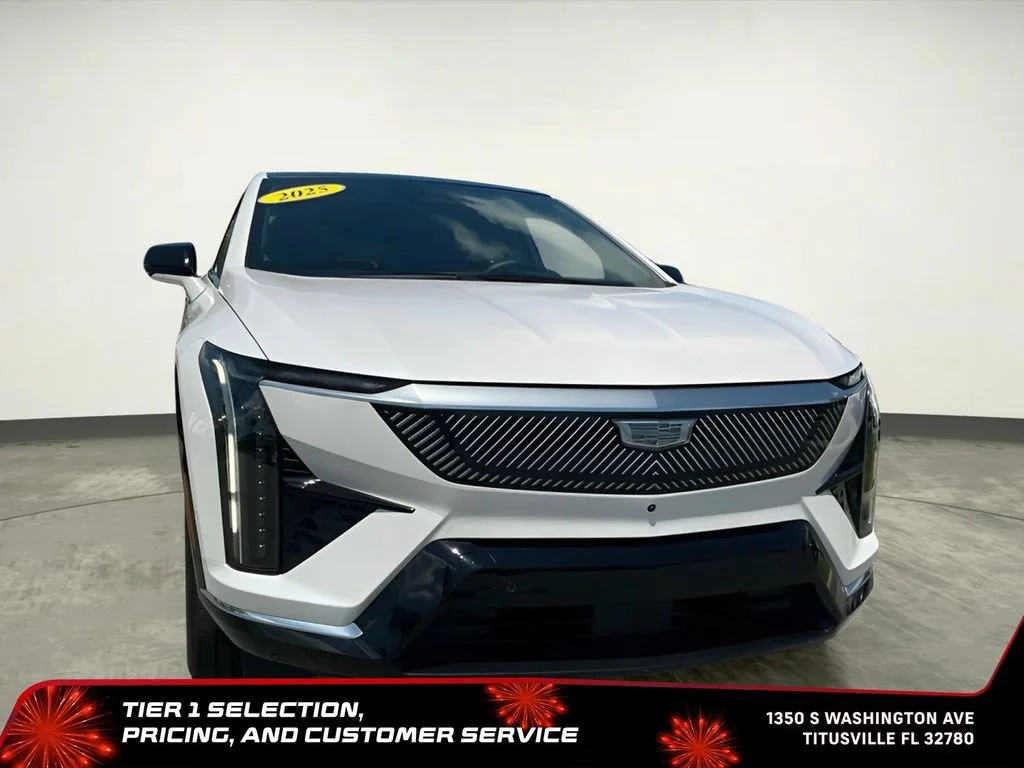Used 2025 Crystal White Tricoat Cadillac Luxury 2 image 18