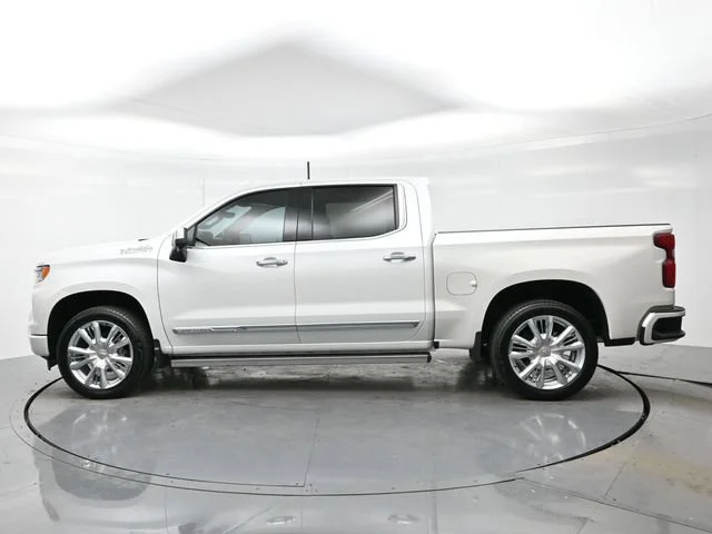 Used 2025 Iridescent Pearl Tricoat Chevrolet High Country image 4