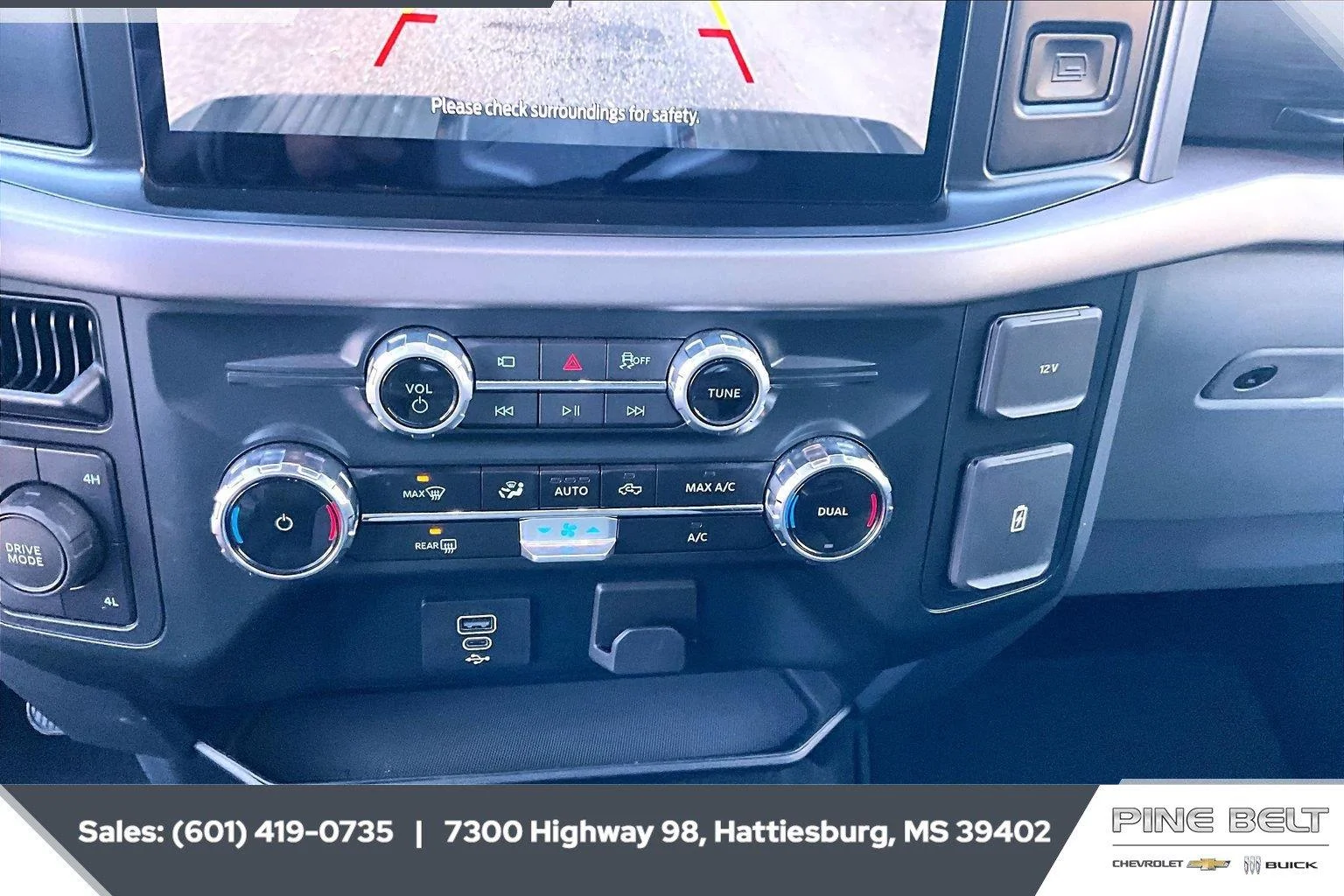 Used 2025 Oxford White Ford XLT image 24