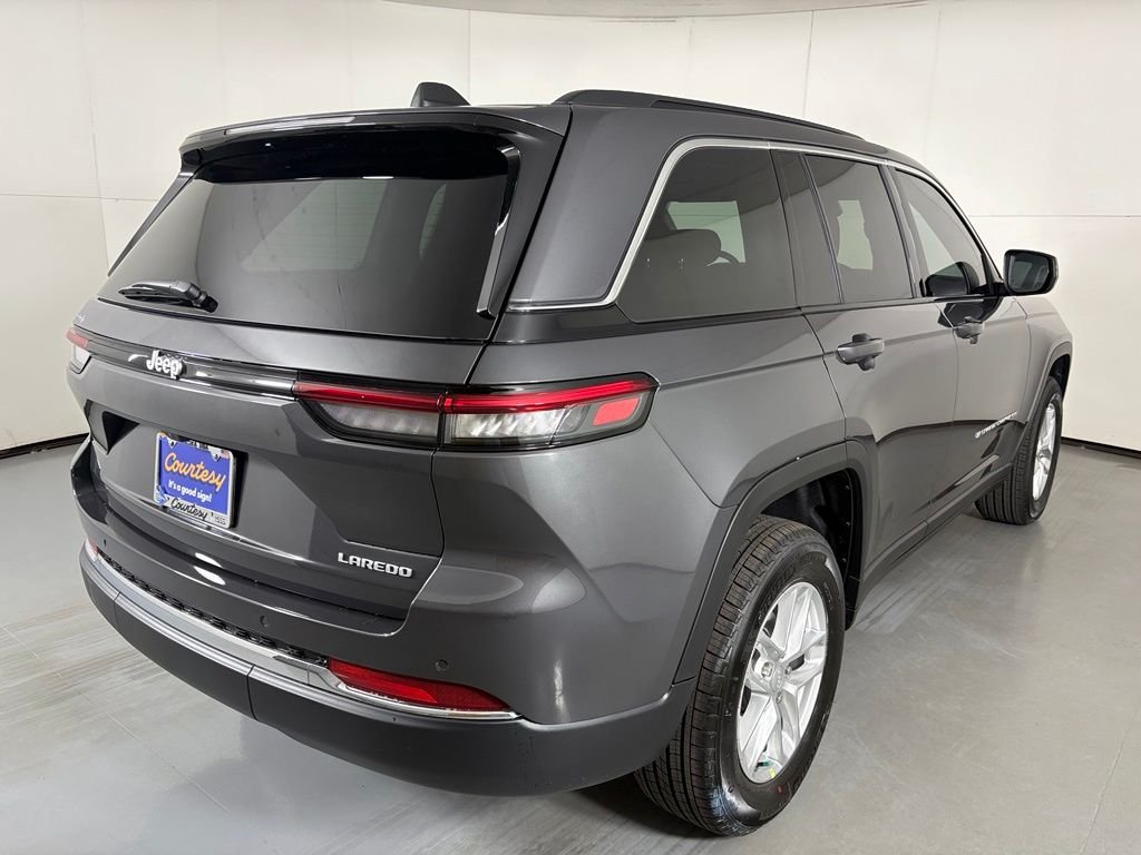 New 2026 Baltic Gray Metallic Clear-Coat Exterior Paint Jeep Laredo image 8