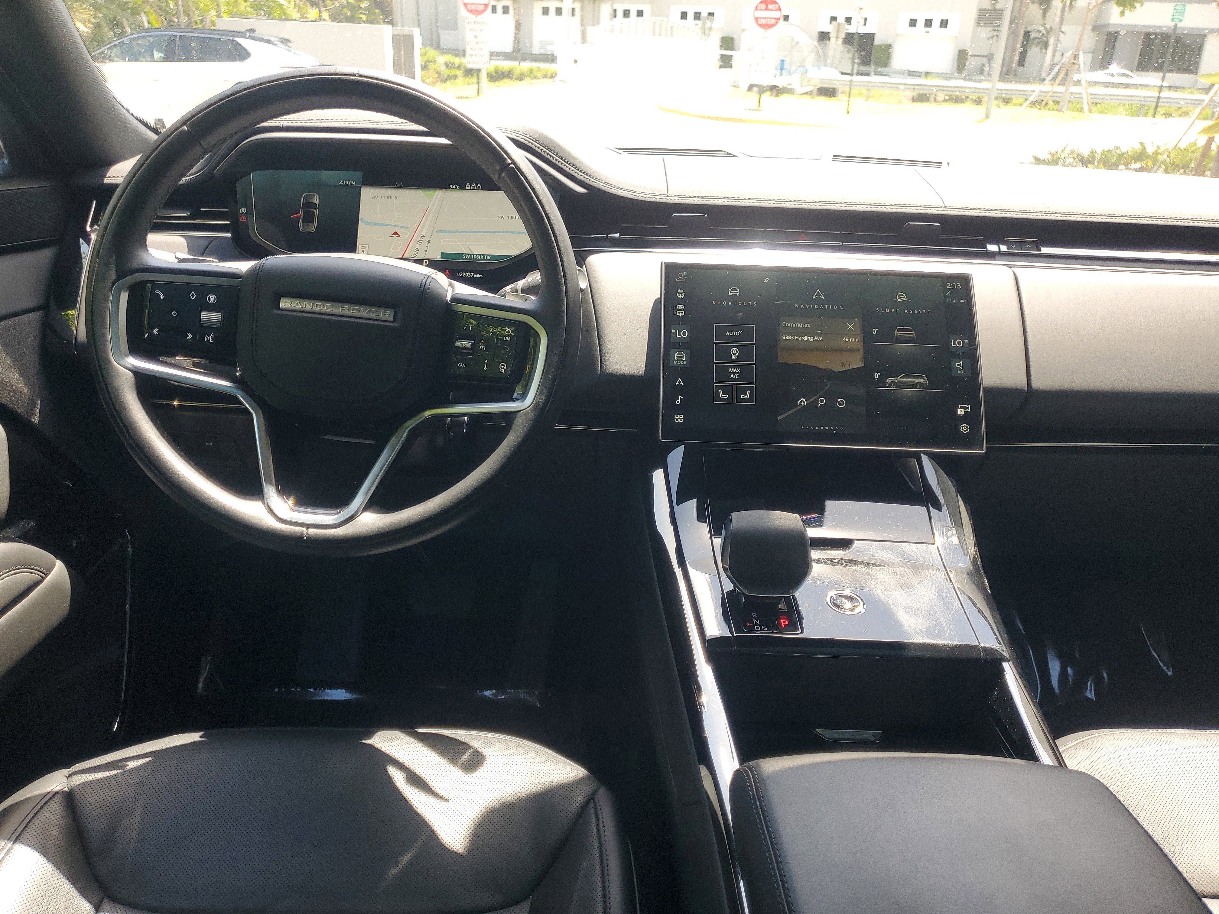 Used 2025 Santorini Black Metallic Land Rover SE image 10