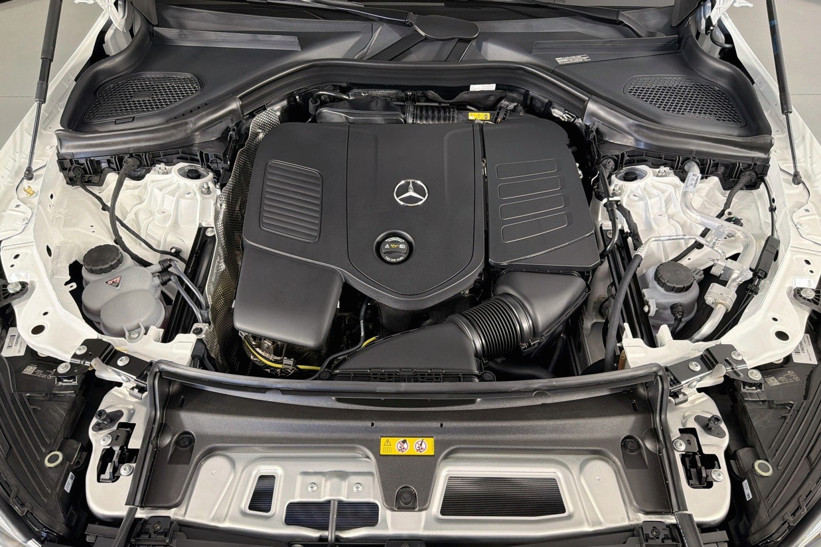 New 2026 Polar White Mercedes-Benz GLC 300 SUV image 10