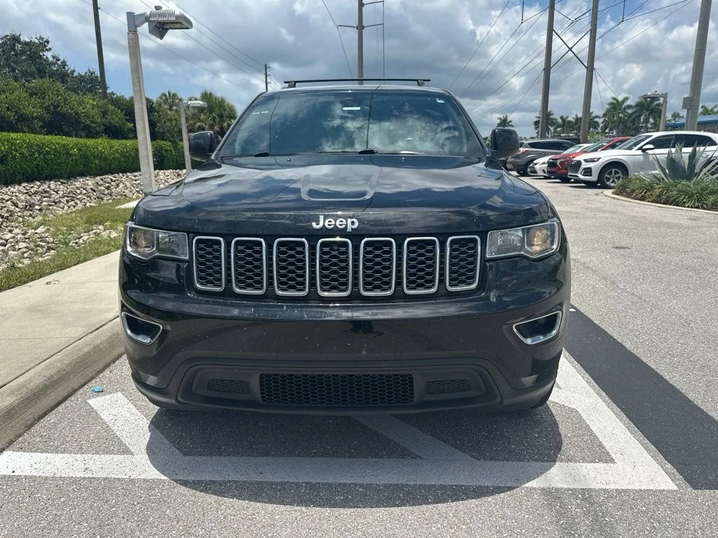Used 2020 Diamond Black Jeep Laredo E image 2