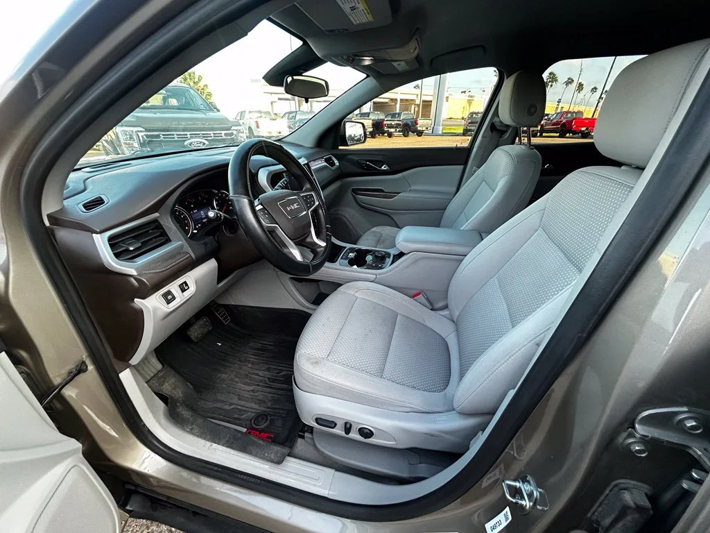 Used 2023  GMC SLE image 11