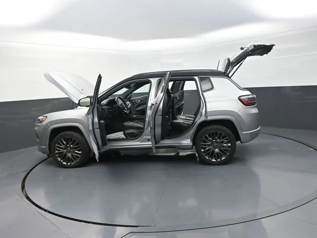 Used 2022 Silver Jeep Limited image 31