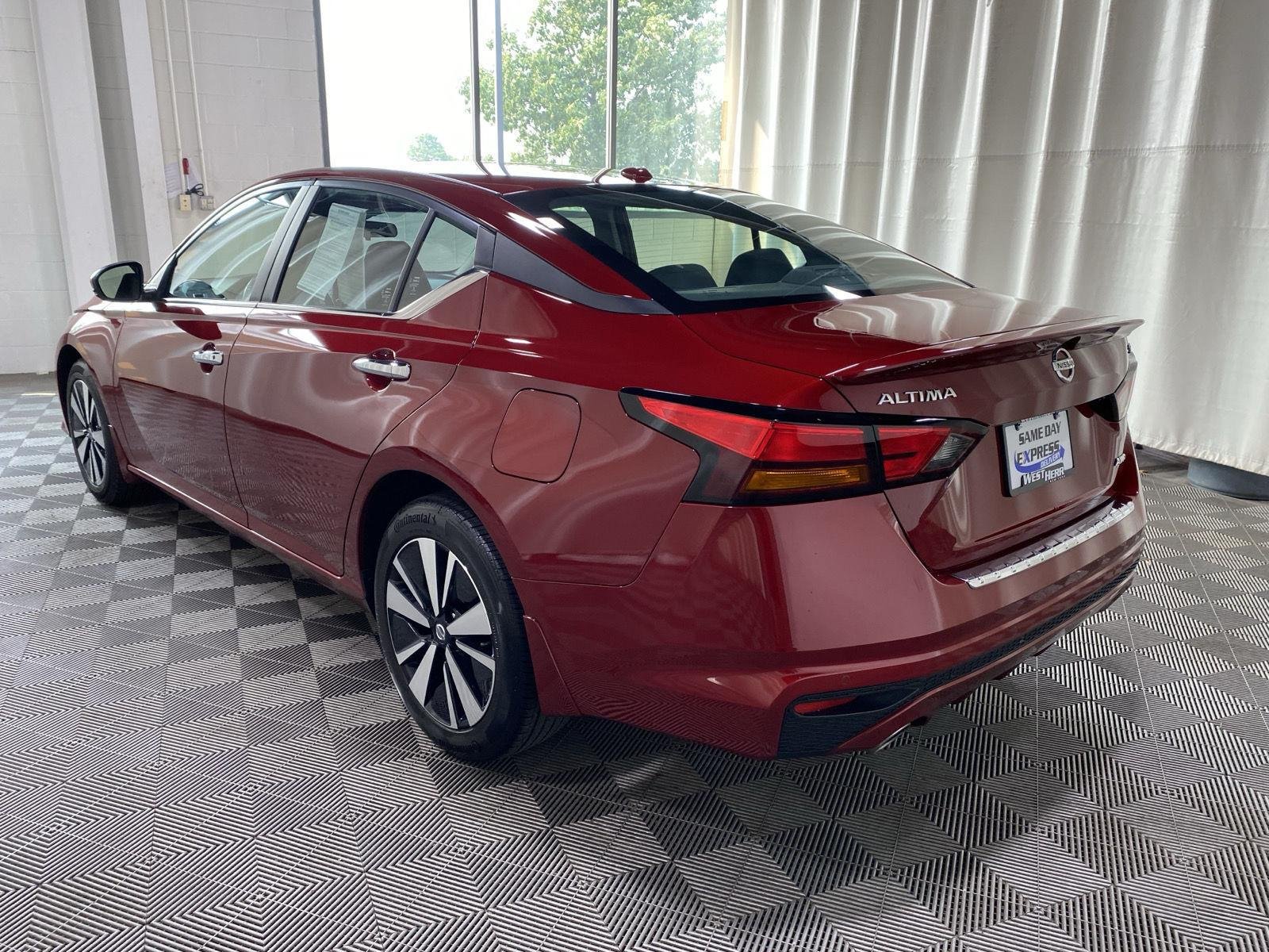 Used 2022 Scarlet Ember Tintcoat Nissan 2.5 SV image 5