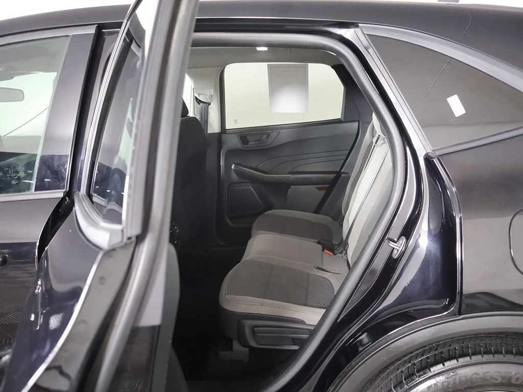 Used 2022 Black Ford SE image 28