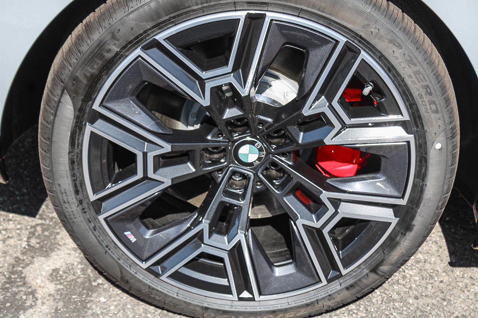 New 2027 Brooklyn Grey Metallic BMW 550e xDrive image 9