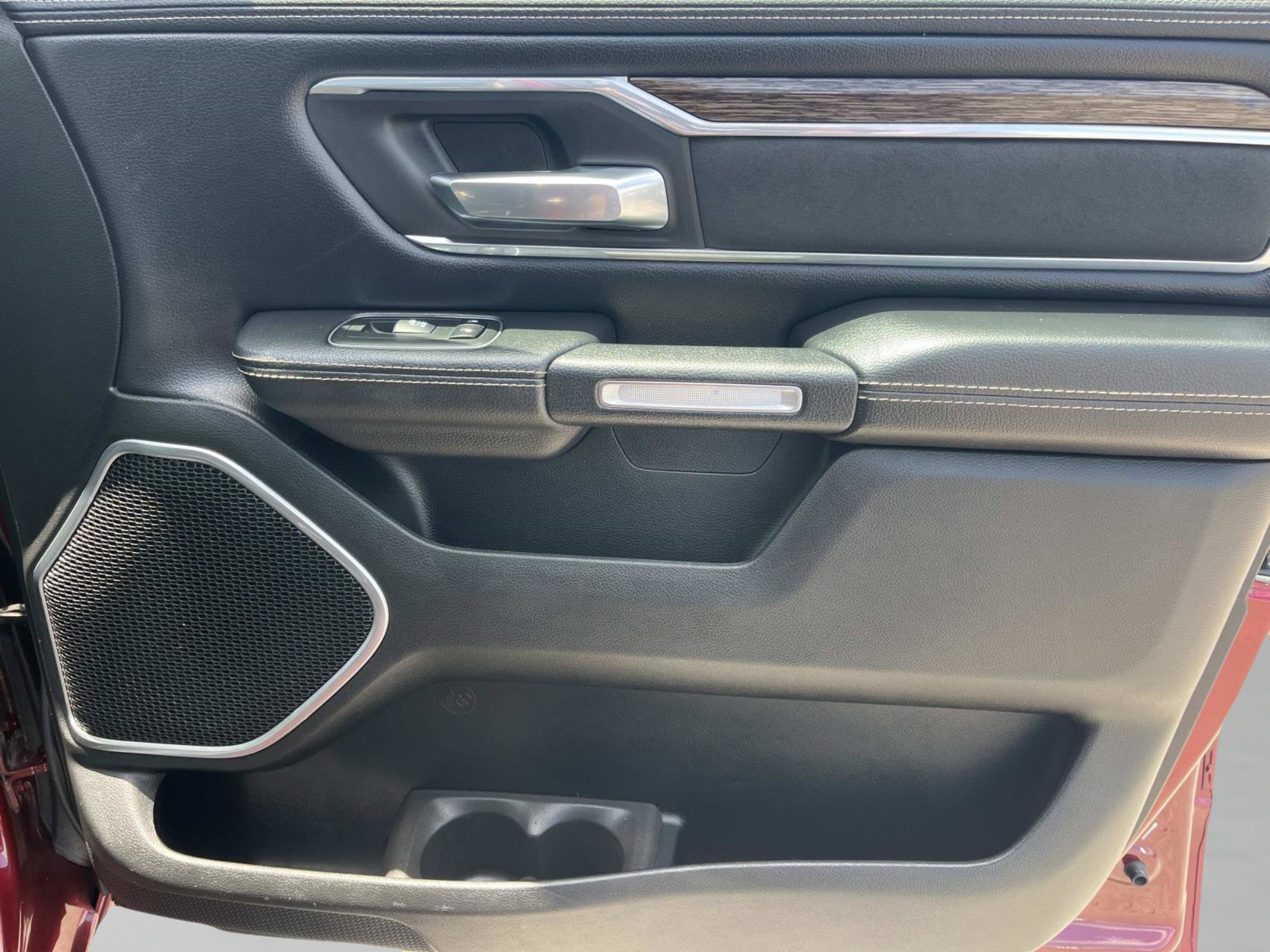 Used 2019 Delmonico Red Pearlcoat Ram Laramie image 27
