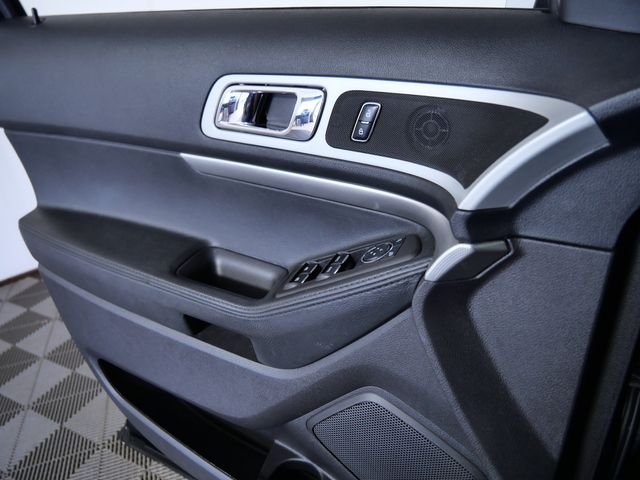 Used 2014 Black Ford XLT image 24