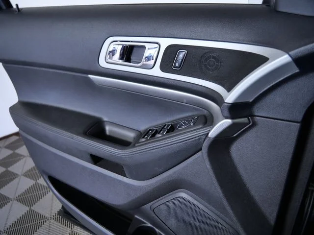 Used 2014 Black Ford XLT image 24