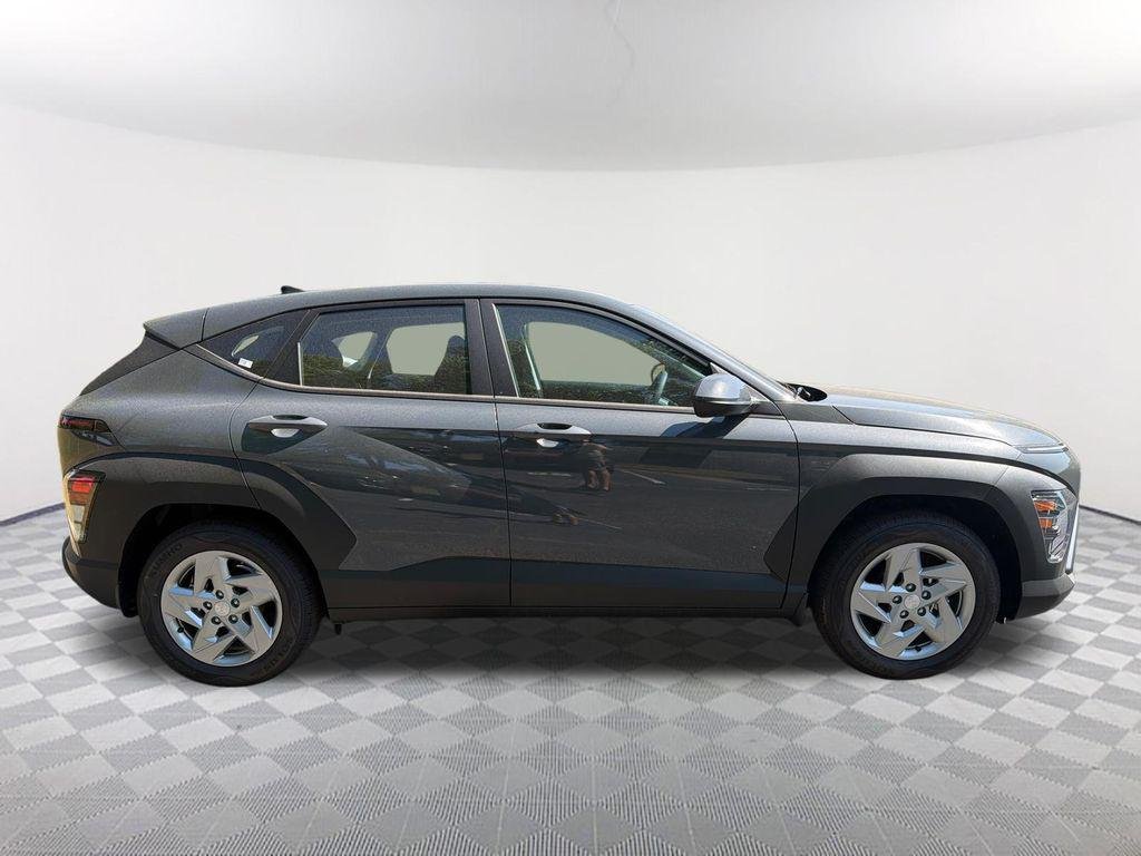 New 2026 Gray Hyundai SE FWD image 4